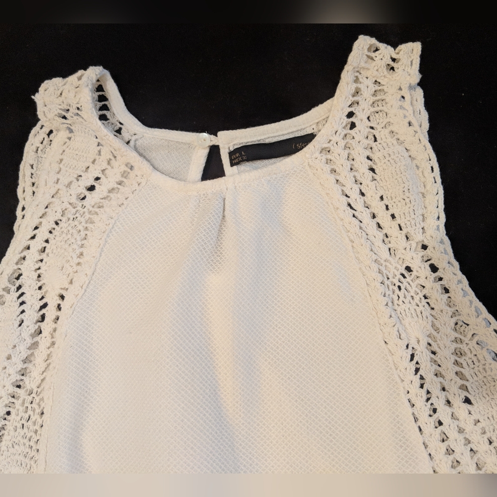 Sfera Women's Crochet Tank Top - Picture 3 of 6